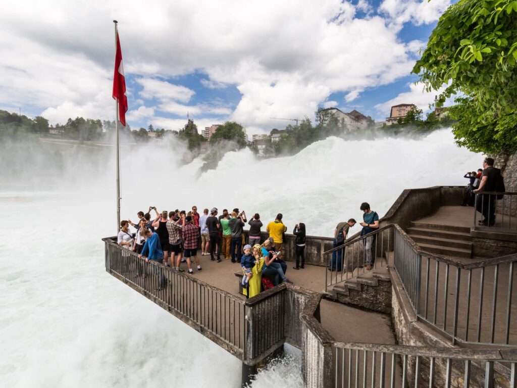 plateforme au-dessus des chutes du Rhin