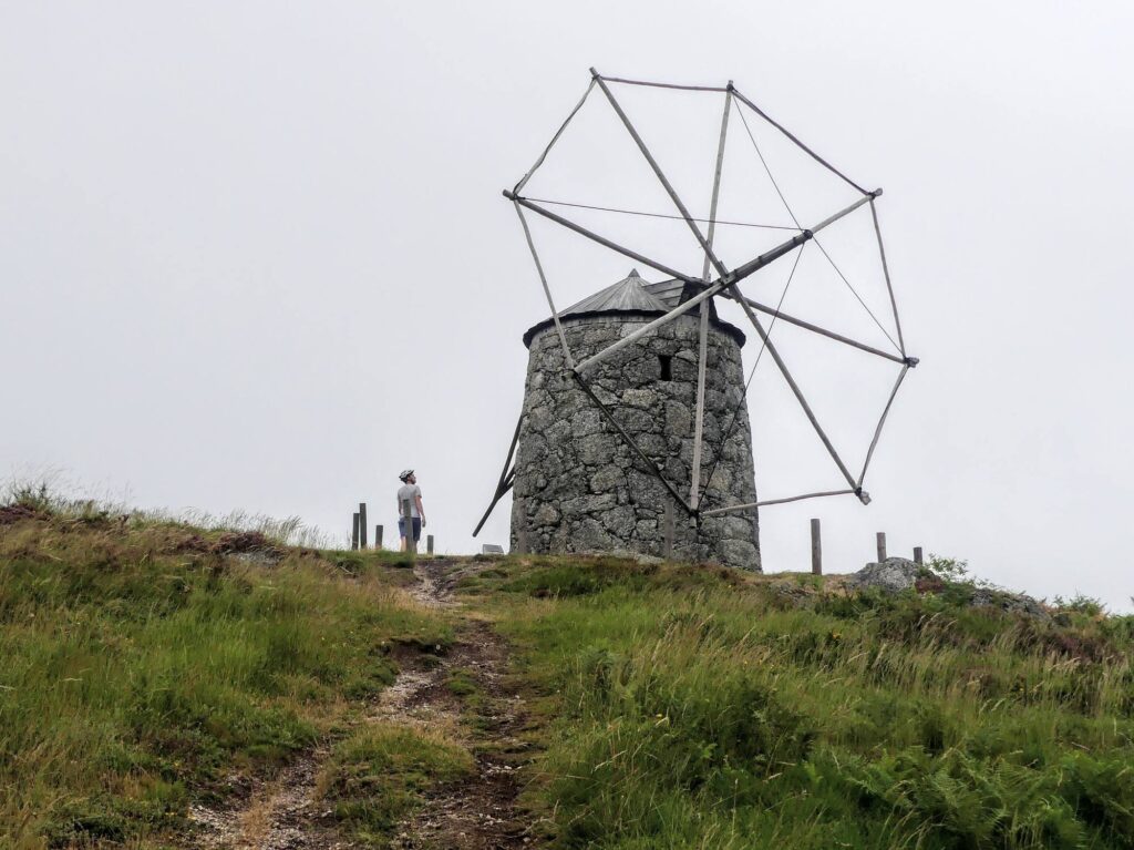 vieux moulin à vent de Aboim