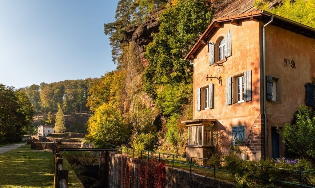maison éclusière dans la vallée des éclusiers