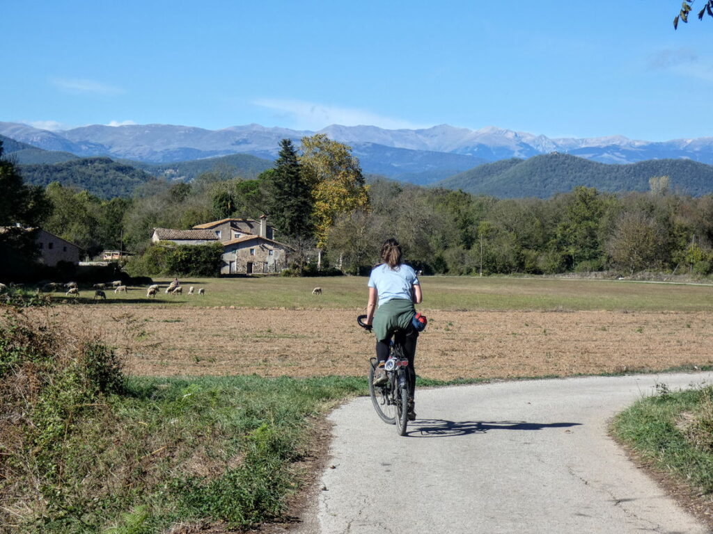 vue sur les Pyrénées près de Olot
