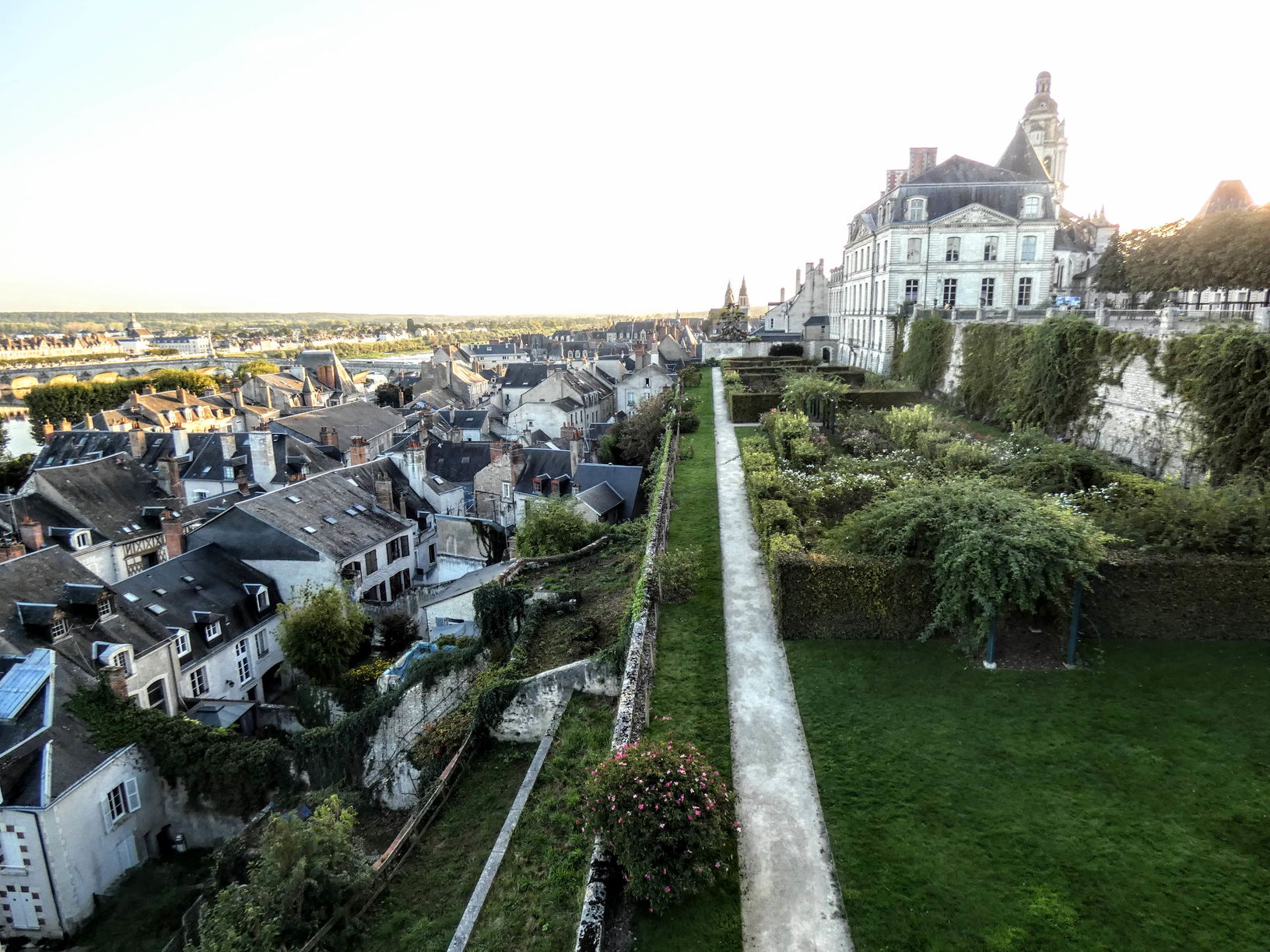 vue sur Blois depuis les jardins de l'évêché