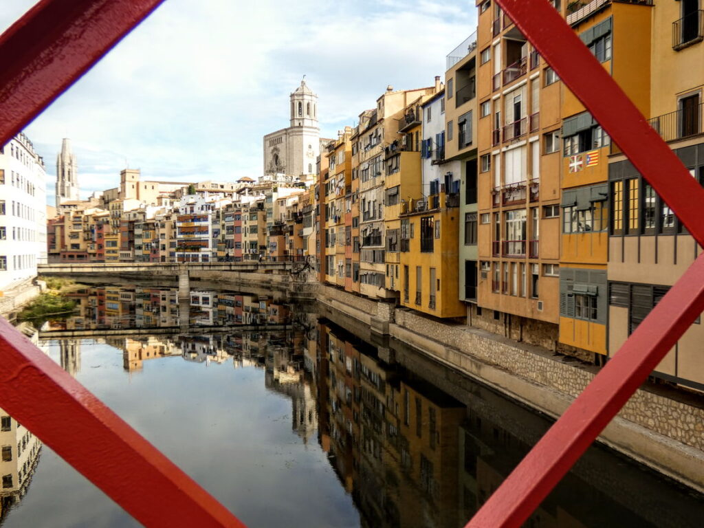 vue sur le fleuve Onyar à Gérone