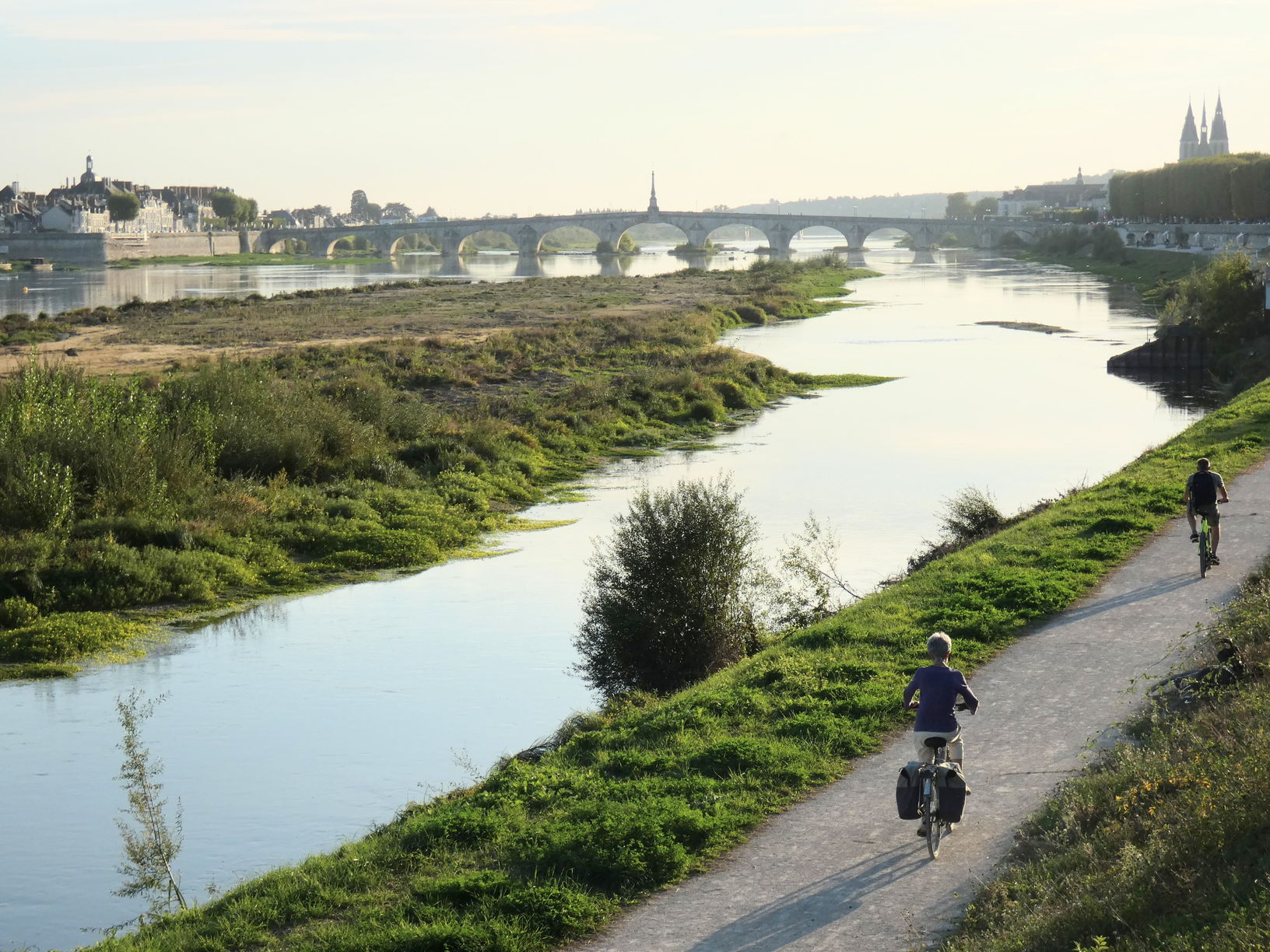 piste cyclable le long de la Loire près de Blois
