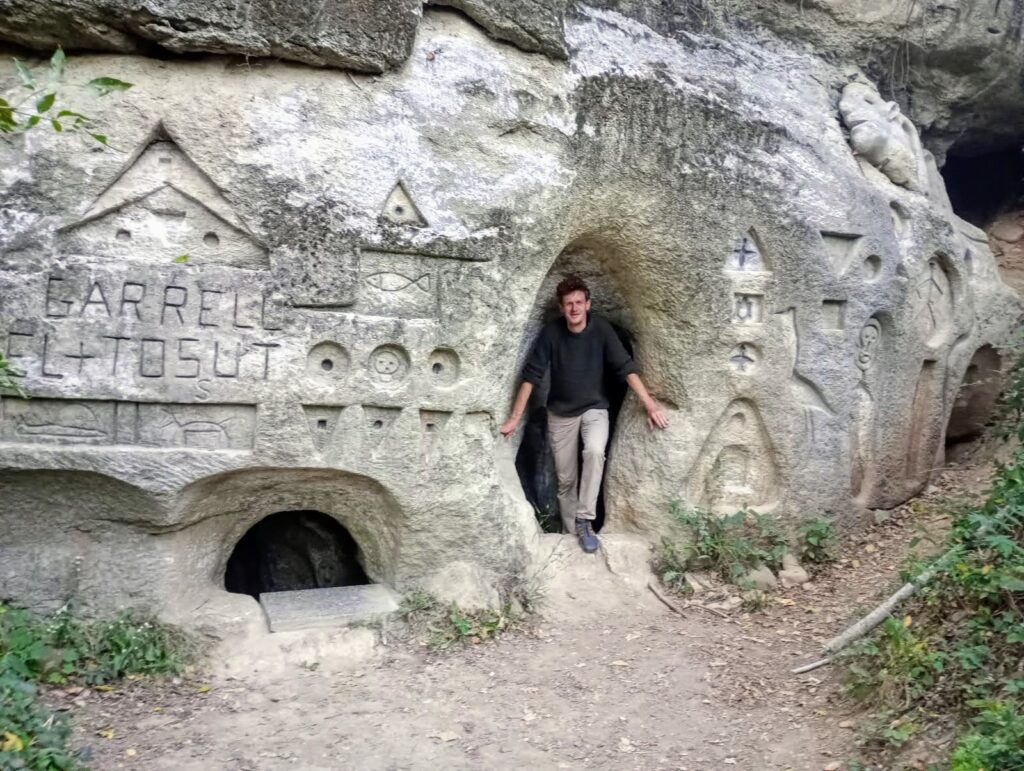 gravures rupestres dans le parc Garell