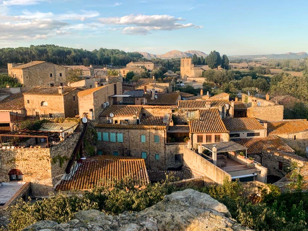 vue sur le village de Peratallada depuis le clocher