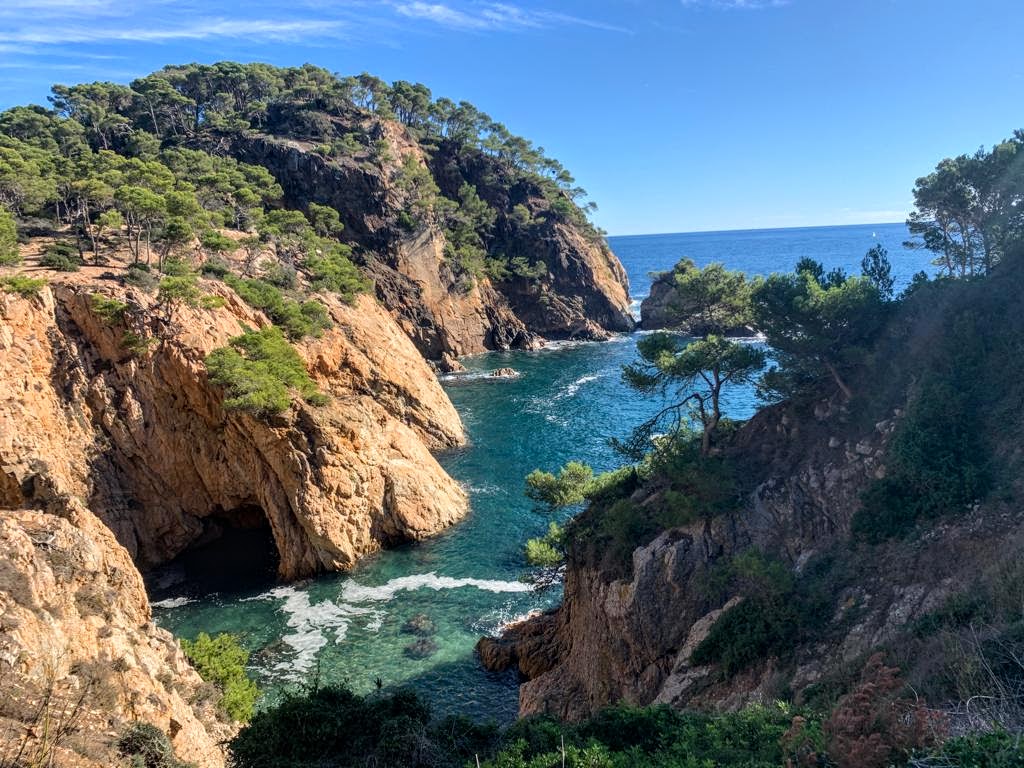 vue sur une crique de Platja de Castell