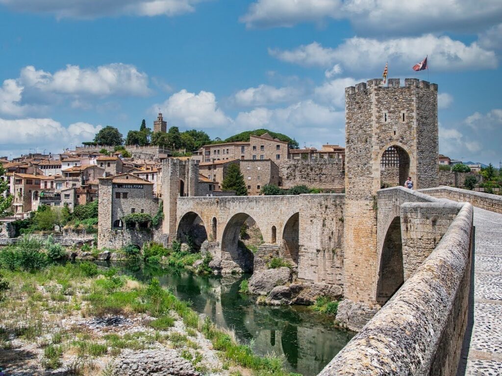 vue sur Besalu et son pont médiéval
