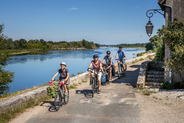 A vélo sur les bords de Loire à Saint-Dyé.