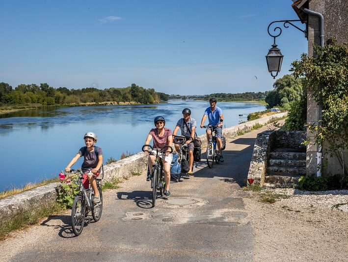 A vélo sur les bords de Loire à Saint-Dyé.