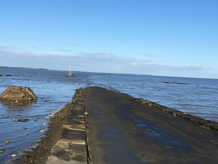 La route du passage du Gois à Marée haute.