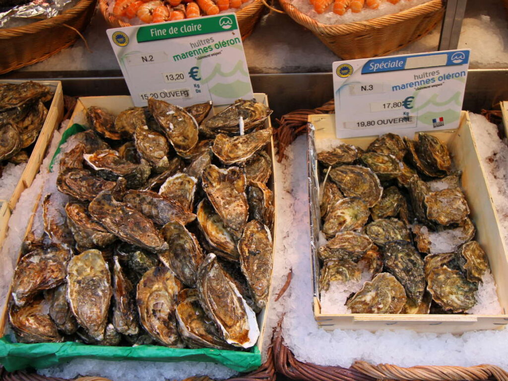 huîtres en vente au marché
