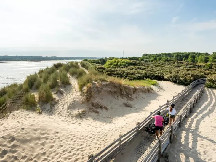2 cyclistes dans les dunes près du Touquet